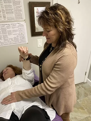 Chiropractor Cockeysville MD MaryAnn Ley Nutrition Response Testing® Dr. MaryAnn Ley with a Nutrition Response Testing® patient.